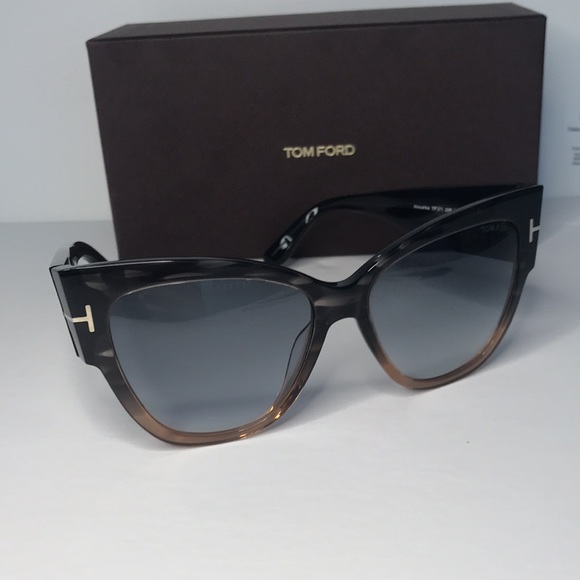 Tom Ford Women's Anoushka Oversized Butterfly Sunglasses FT0371 - Picture 3 of 16